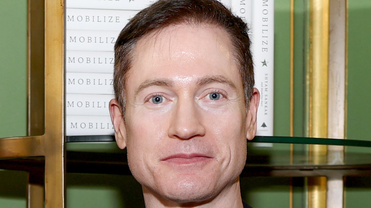 Bryan Johnson se torna viral por sexo sincero no X, faixa ‘Don’t Die’ anuncia o ‘Relatório de microbioma’ da namorada – Just Jared – Notícias e fofocas de celebridades