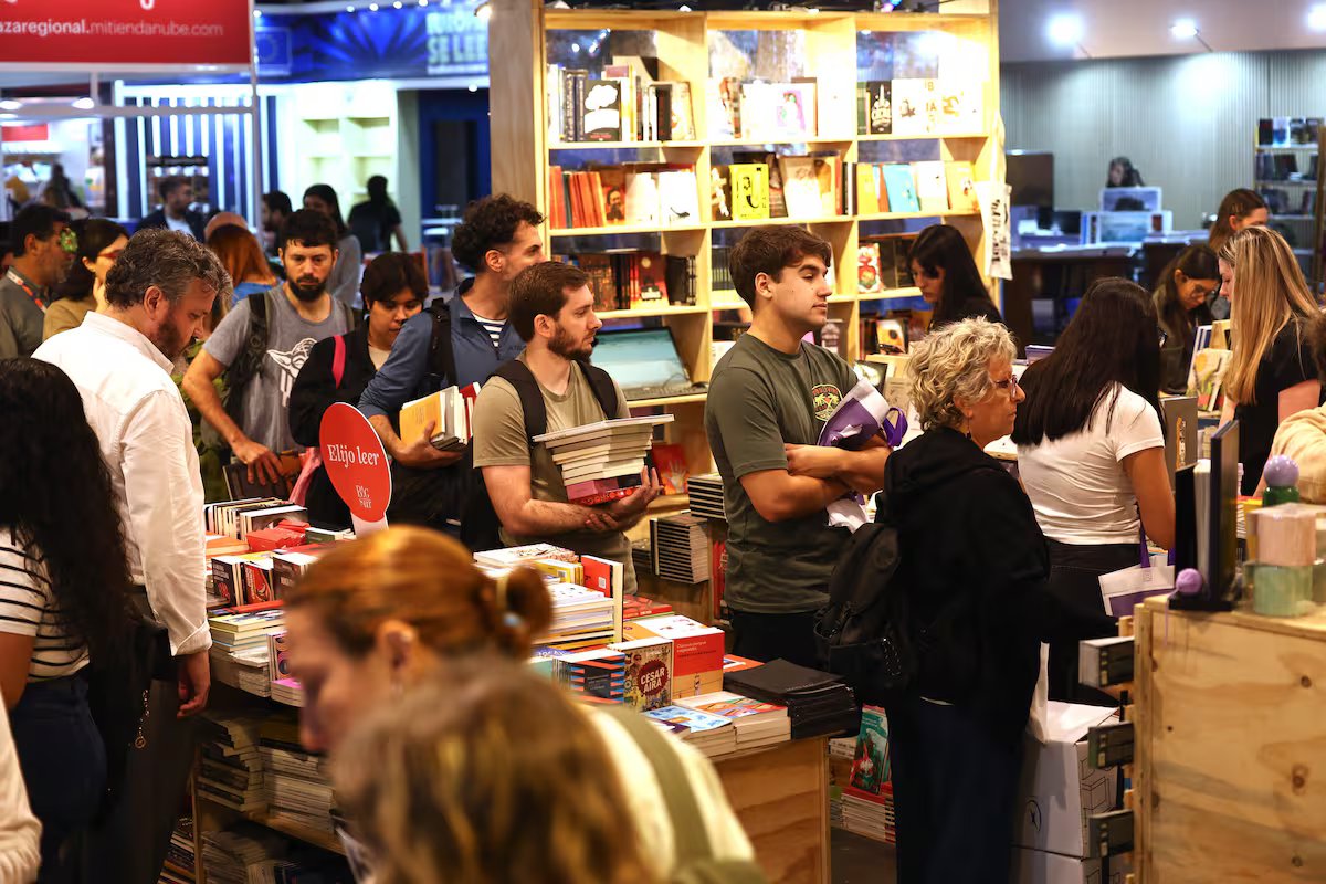Bússola justa. tudo o que você precisa saber sobre o dia do lançamento do livro