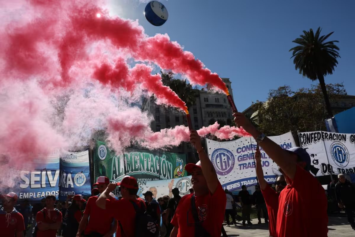 CGT marcha até a Plaza de Mayo para o Dia do Trabalho e promete ativar outra greve geral