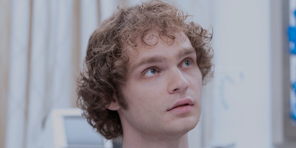 Conheça Lucas Iverson do The Pitt com essas 10 curiosidades (Exclusivo) | 10 curiosidades, exclusivo, HBO Max, Lucas Iverson, The Pitt | Notícias e fofocas sobre celebridades | Entretenimento, fotos e vídeos