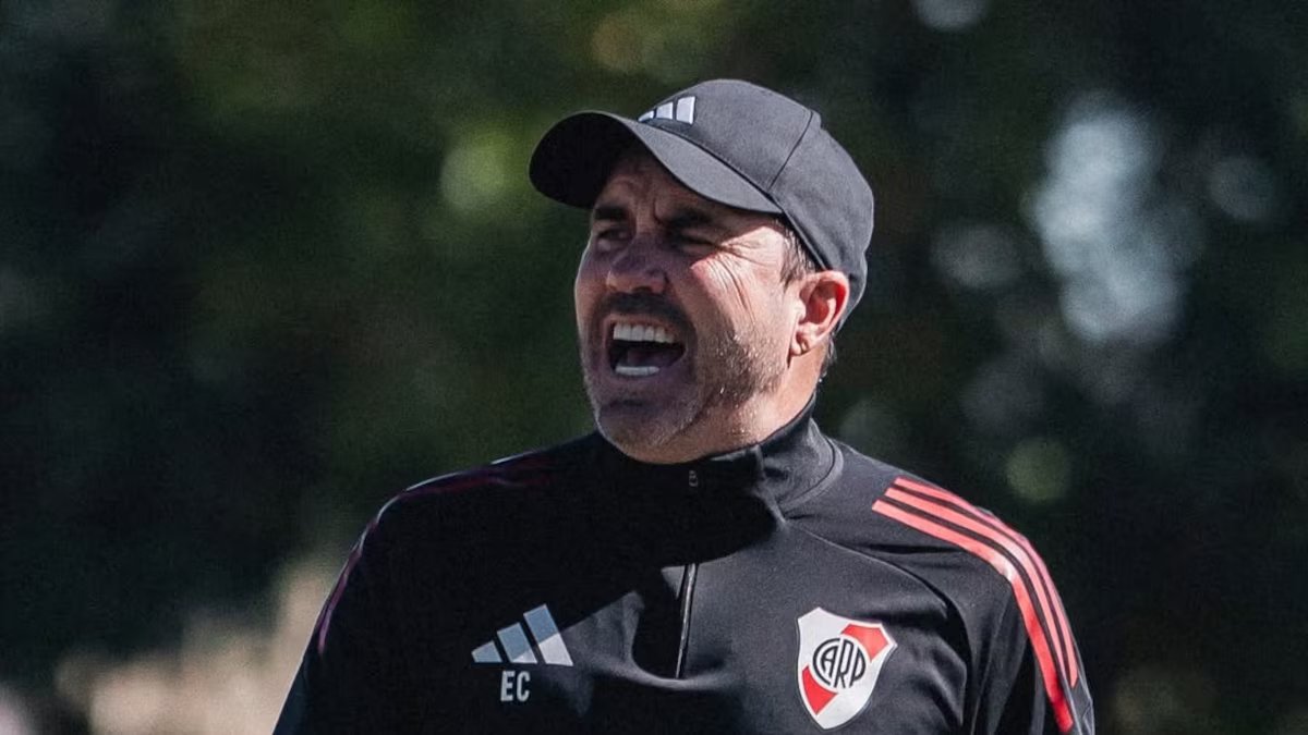 Conversas corpo a corpo, piadas e mais uma mensagem. Kude lavou a cara de River e agora tem mais um grande desafio