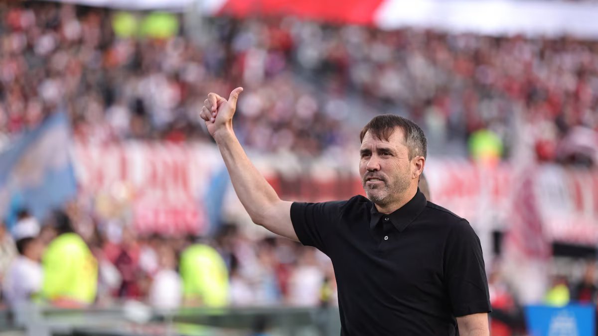 Coude ficou encantado com o nível do jogador resistente e brincou sobre o acabamento platinado de Subiabre;