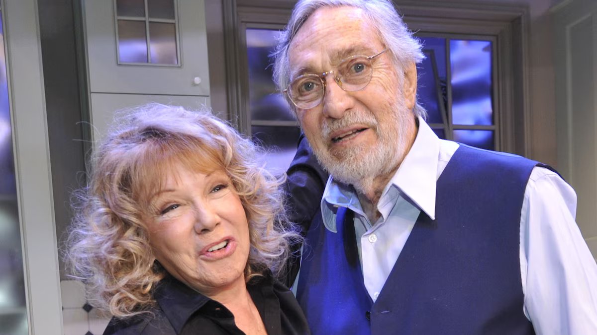 Devido aos problemas de saúde de Luis Brandoni e Soledad Silveira, eles paralisam as apresentações do Quem é Quem.