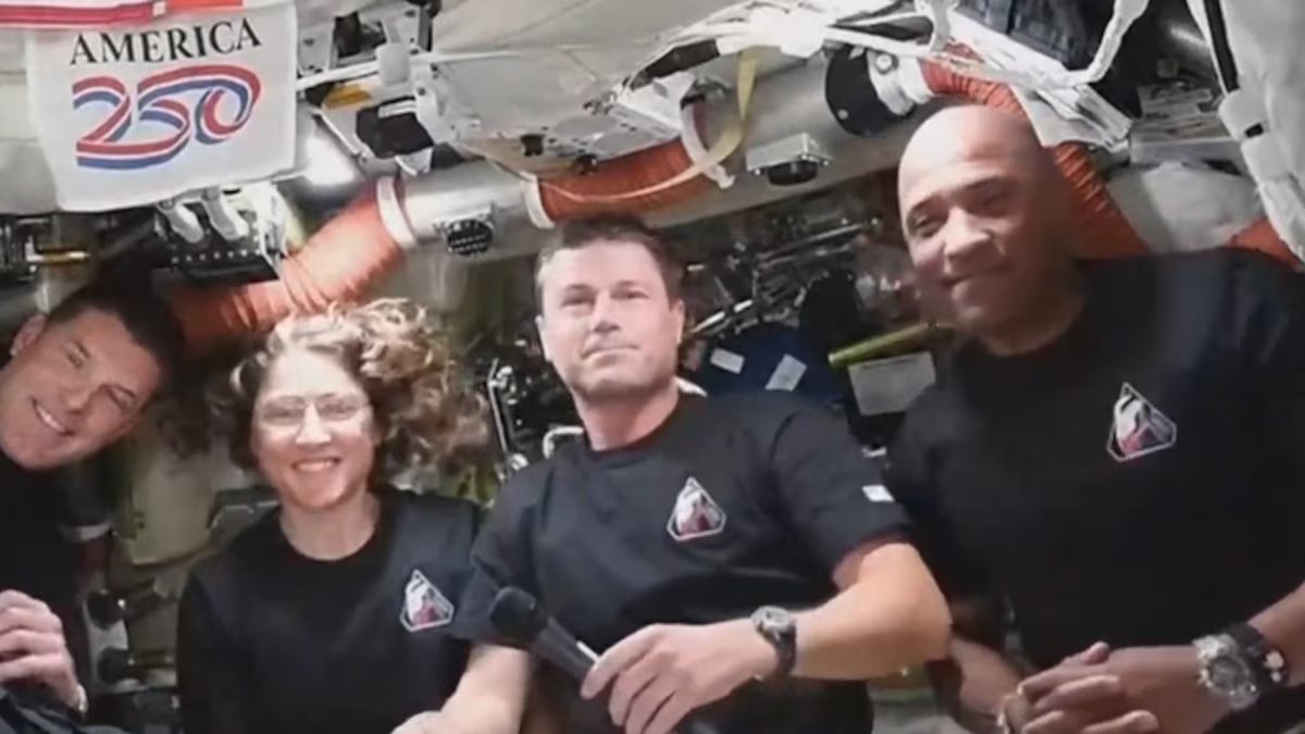 Donald Trump parabenizou os astronautas do Artemis II por alcançarem o lado escuro da Lua.