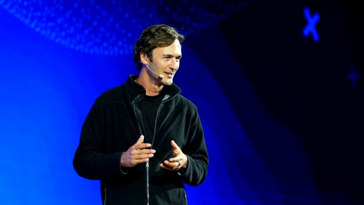 Ele é um famoso diretor de cinema e explica por que você deveria viver “em transe”.