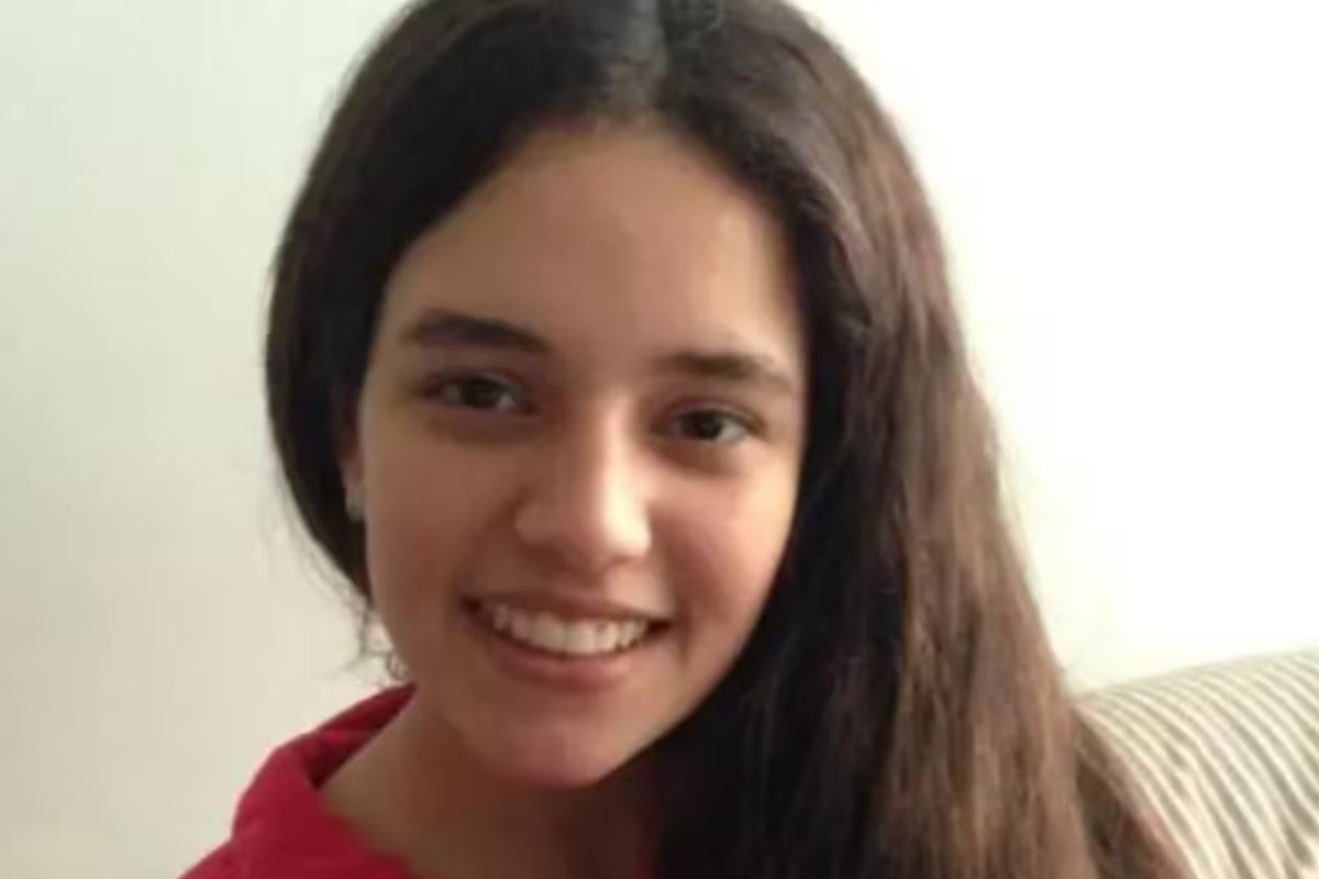 Ele fez uma viagem escolar e nunca mais voltou. o pai que, 10 anos depois, ainda tenta desvendar o mistério da morte da filha;