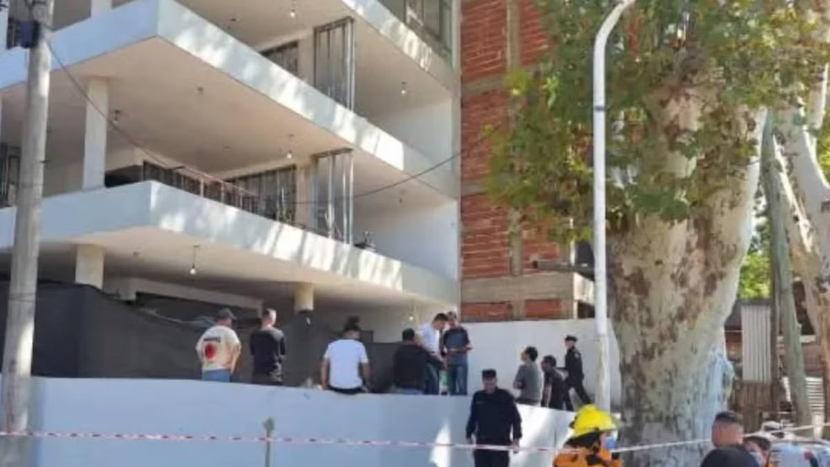 Eles encontraram o corpo de um homem na parede durante a construção