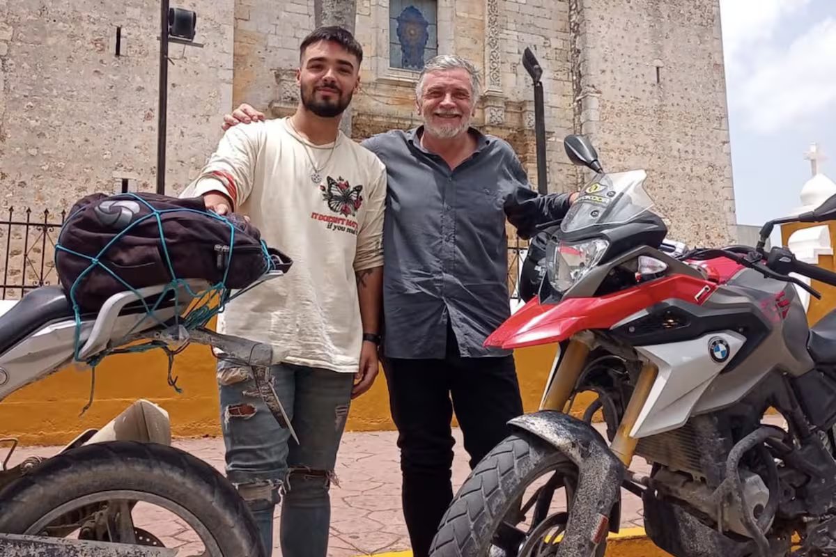 Eles são pai e filho e vão de moto de Córdoba até os EUA para assistir à Copa do Mundo. “Precisamos ser encorajados.”