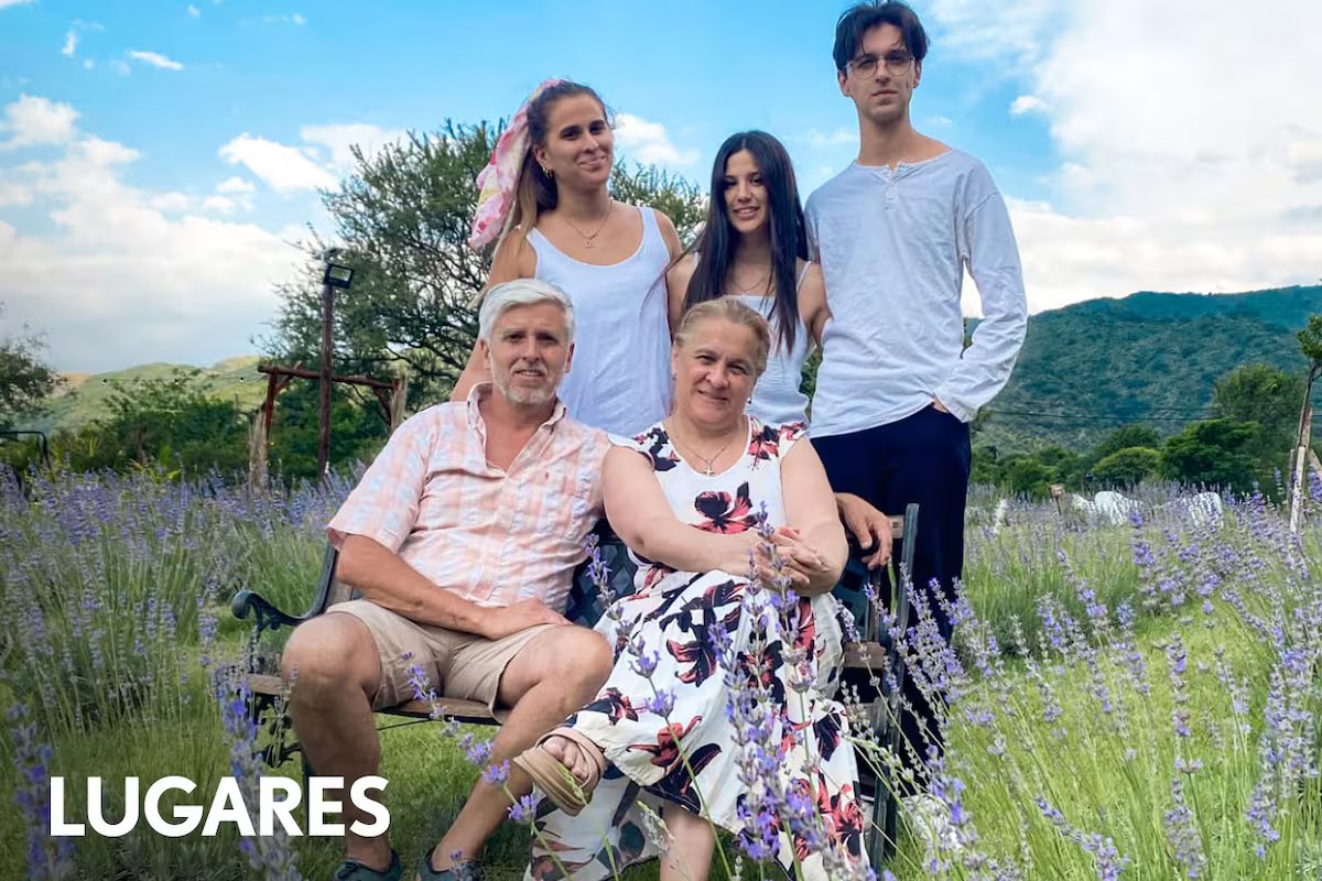 Eles se estabeleceram nas montanhas para cultivar lavanda e transformaram seu negócio em um destino turístico.