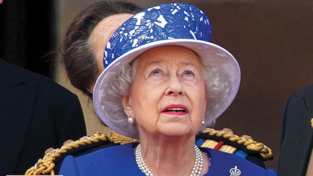 Elizabeth II, novas descobertas. A verdadeira causa da morte do Príncipe Philip, o que o deixou bravo com o marido e brigou com Harry