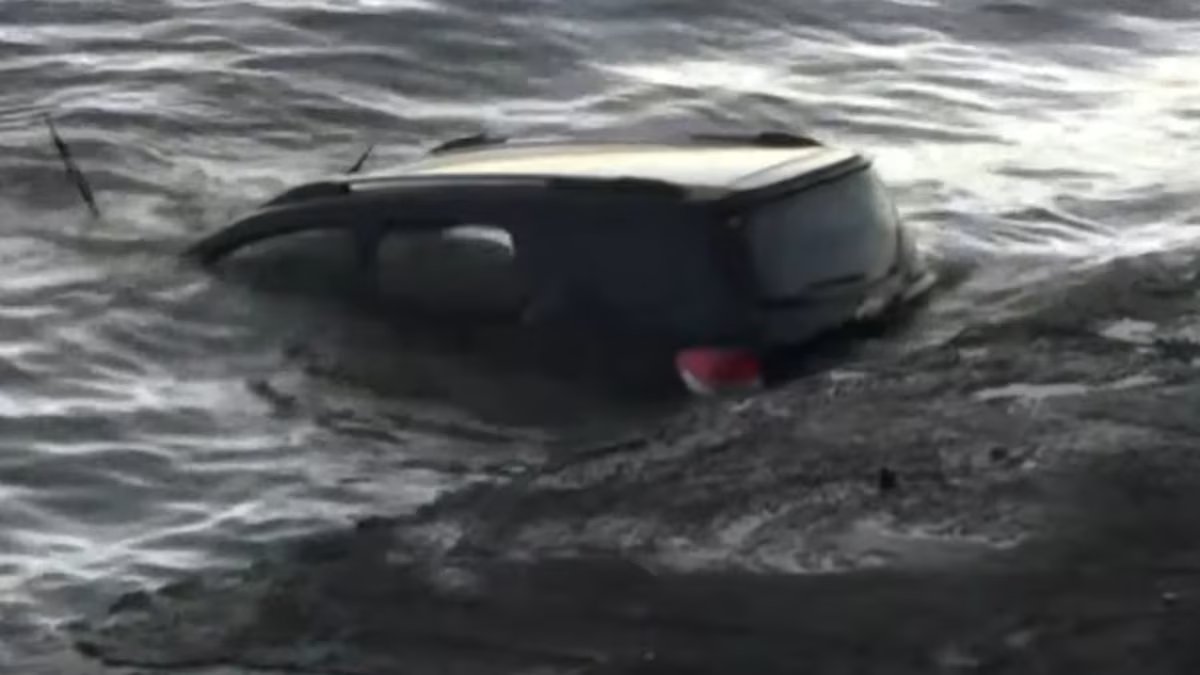 Em que parte da costa o camião caiu no rio com a mulher e a filha?