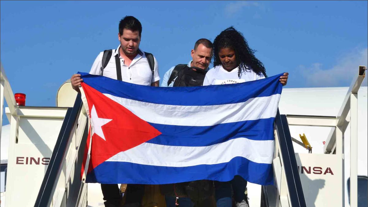 Encruzilhada de médicos cubanos trabalhando em missões fora do país. eles voltarão apesar da crise?