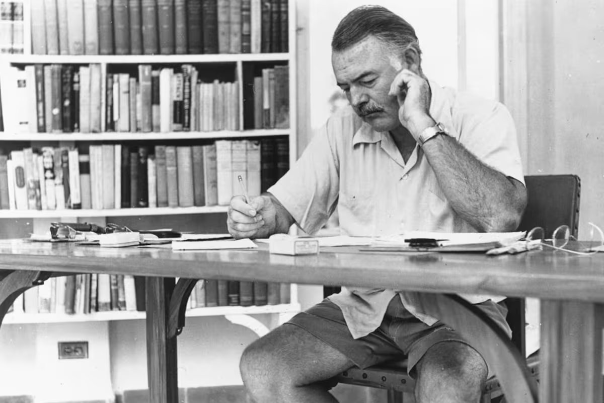 Ernest Hemingway. “A melhor maneira de saber se você pode confiar em alguém é confiar nessa pessoa”