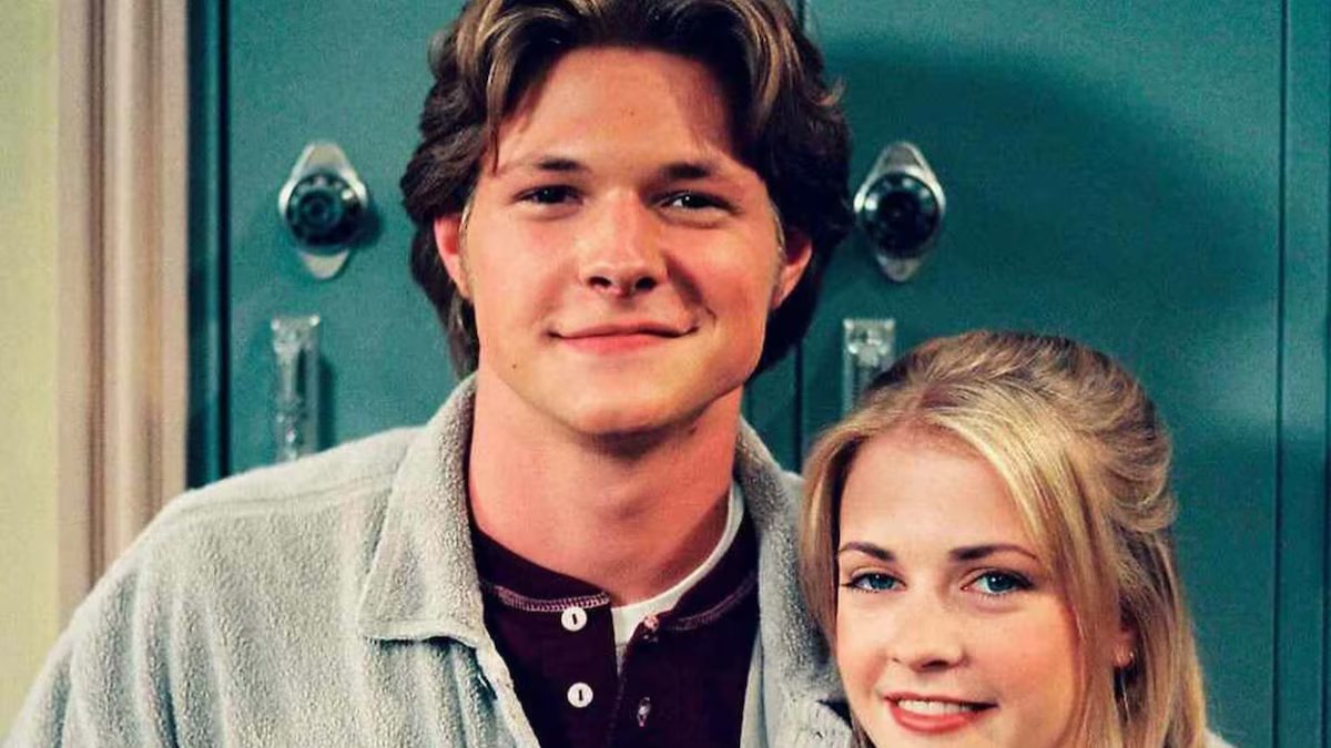 Esta é a aparência de Nate Richert, o ator que interpretou Harvey Kinkle em Sabrina, a Bruxa Adolescente.