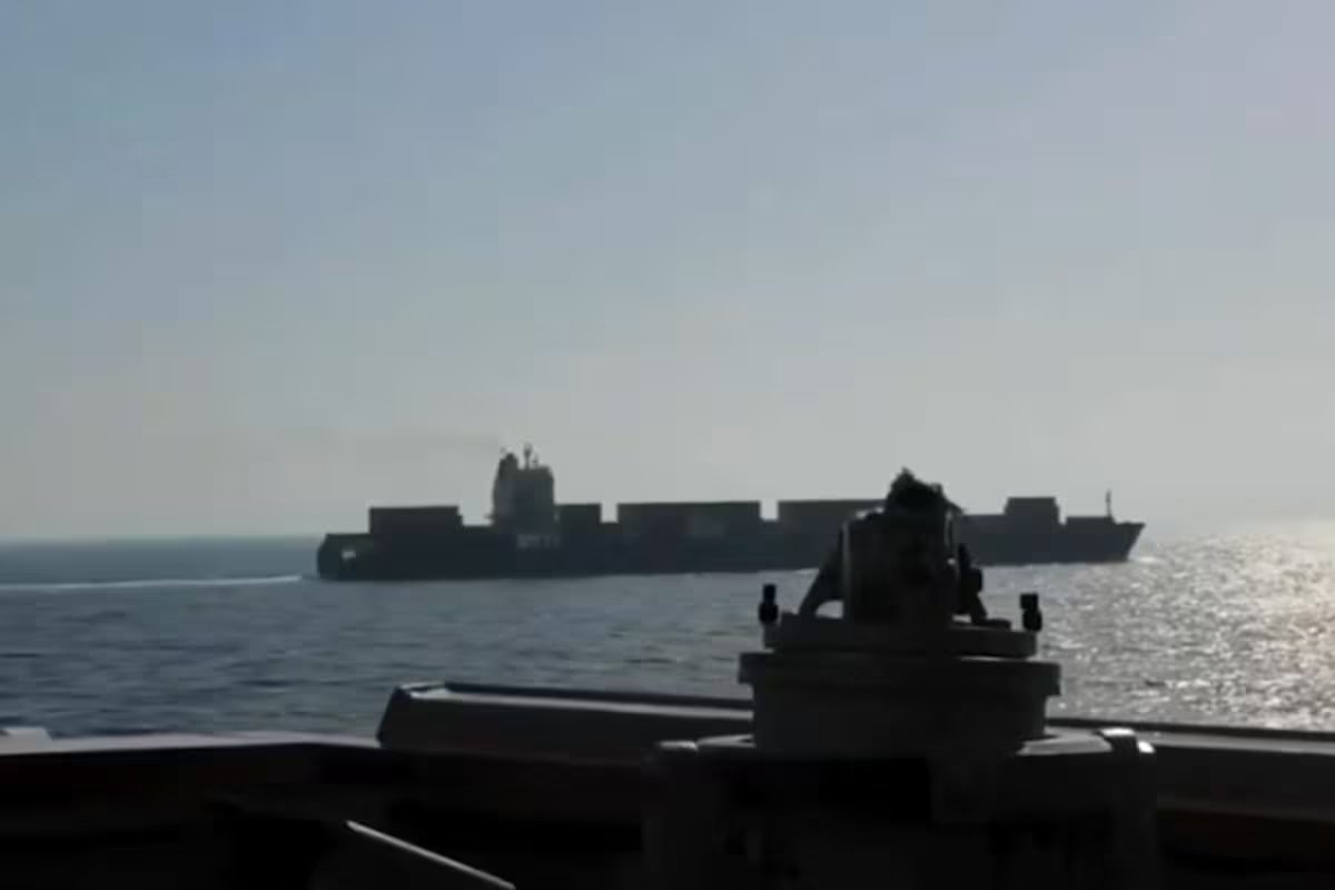 Este foi o ataque dos Estados Unidos a um navio cargueiro iraniano que tentava escapar ao bloqueio do Estreito de Ormuz.