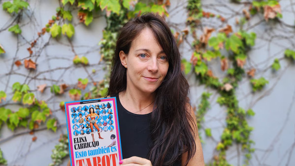 Ficção esotérica com influências da cultura pop