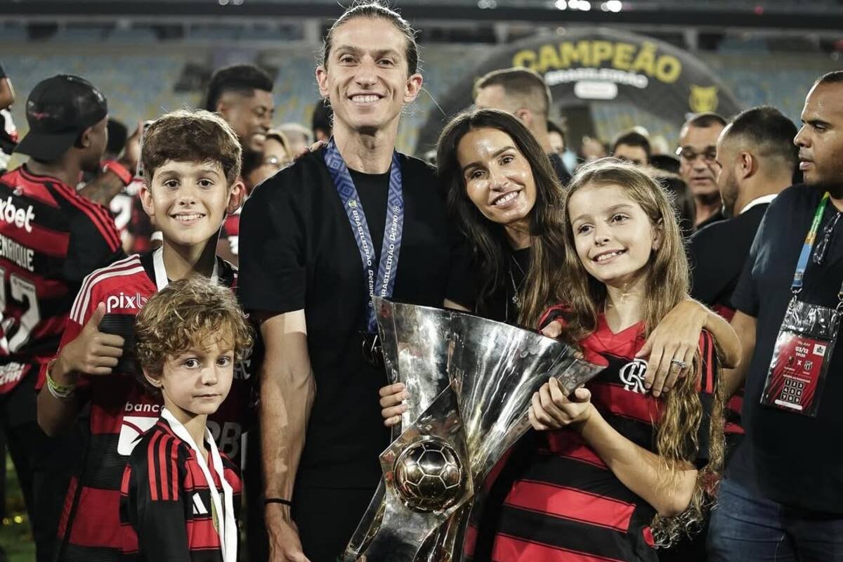 Filipe Luis, aprendiz de Simeone, que chegou em casa chorando quando começou a treinar e já havia conquistado a Copa Libertadores.