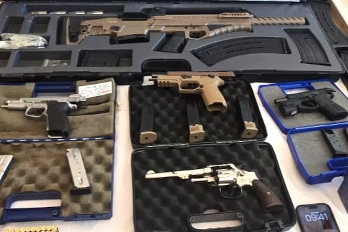 Funcionários da linha de frente da arma – 35 detidos, ex-funcionários da Renar envolvidos e 120 pistolas, revólveres e fuzis apreendidos.