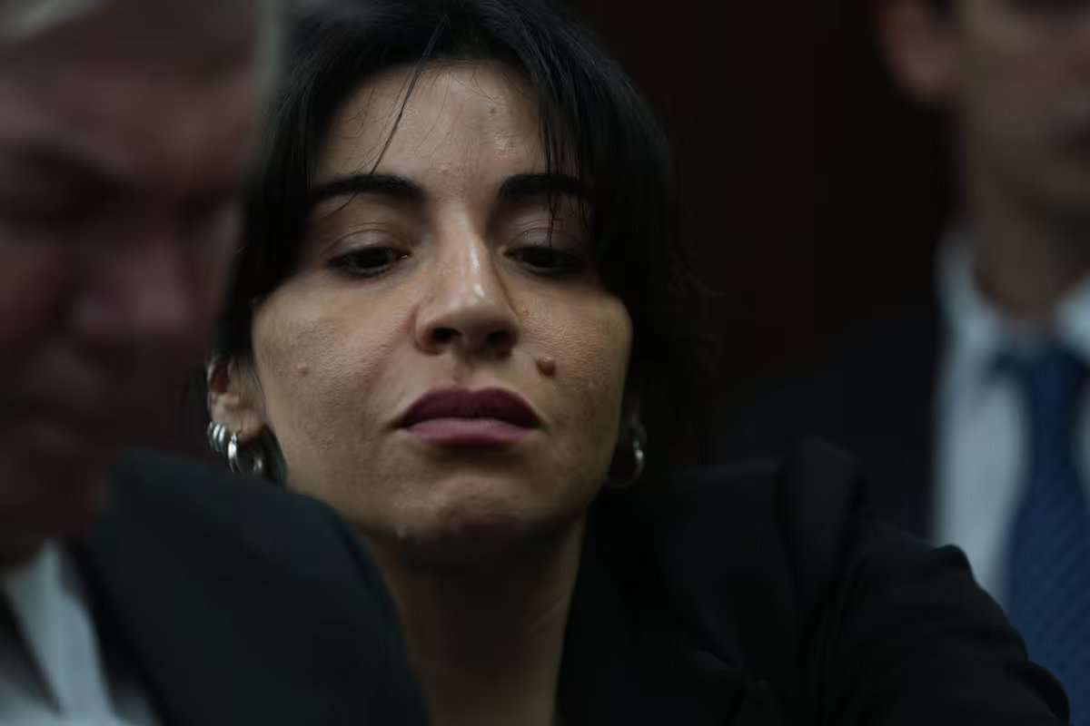 Gianina Maradona faz declaração durante o julgamento da morte de seu pai