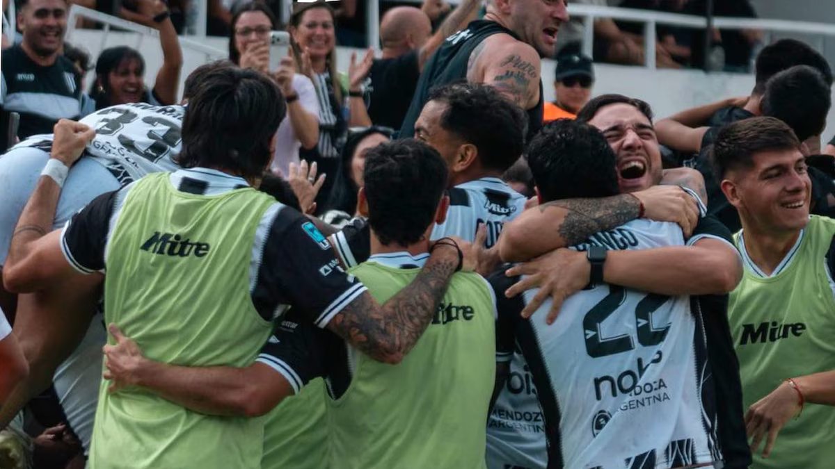 Gol de campeonato tira Melizo de campo, técnico estreante faz trocas perfeitas e atacante incrível