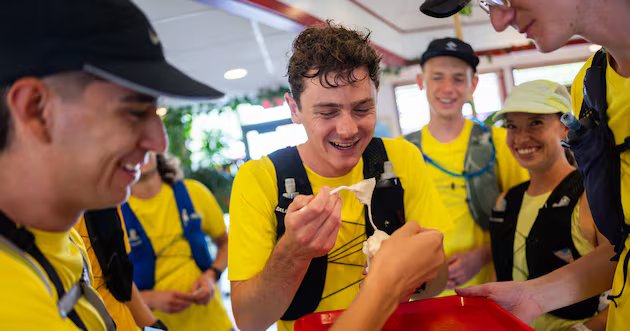 Grupo de Utah come muito fast food e quebra recorde mundial – Deseret News