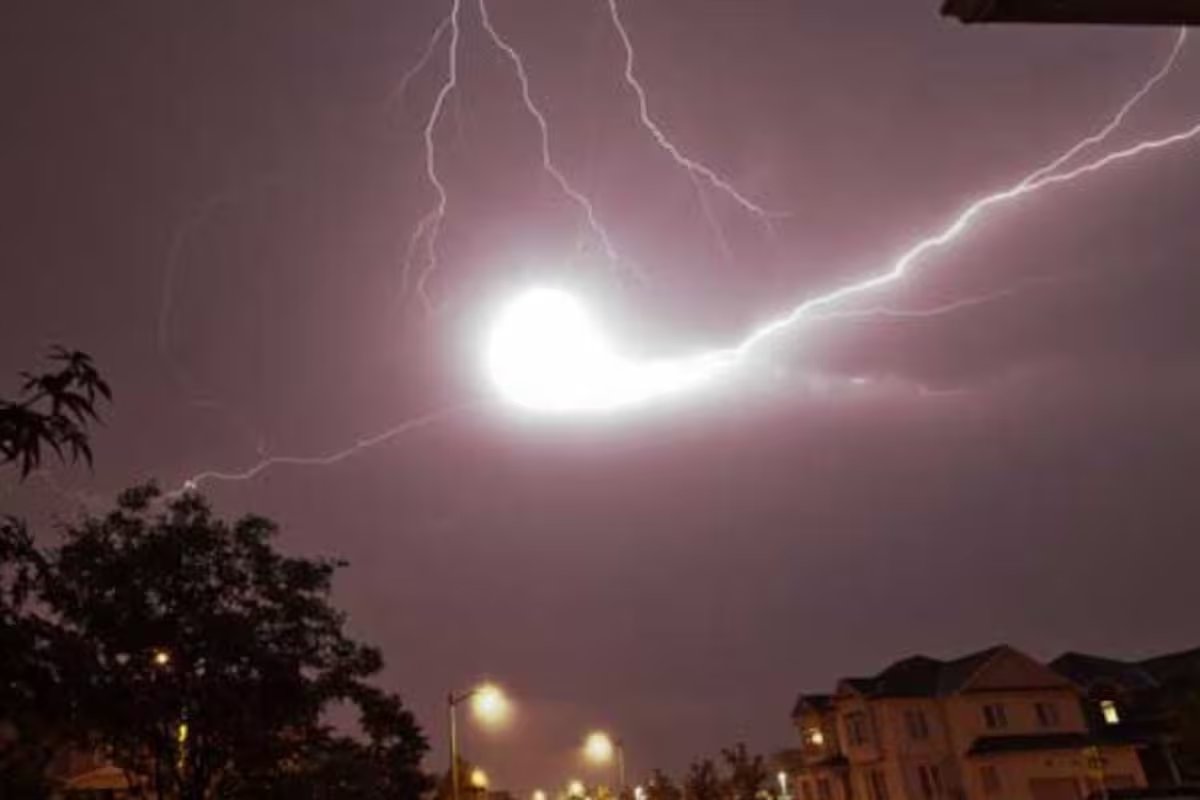 Há forte tempestade há cerca de 24 horas, granizo e 110 mm de água acumulada. áreas afetadas.