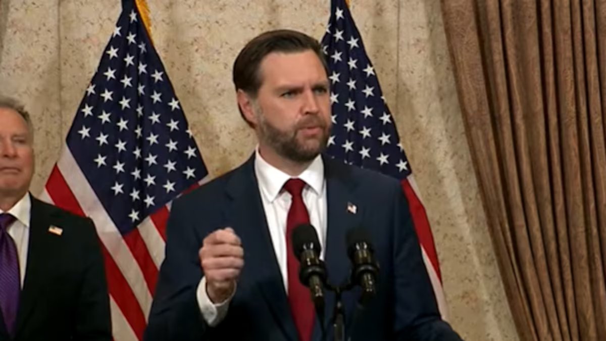 JD Vance anunciou que as negociações com o Irã falharam e estava retornando aos EUA