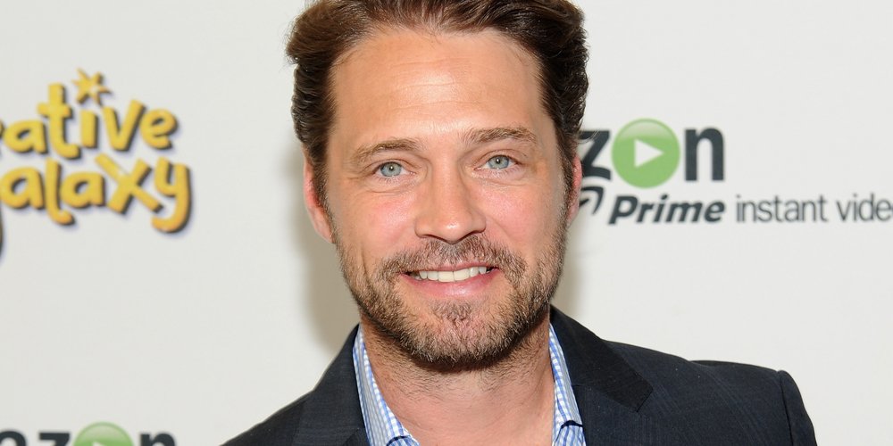 Jason Priestly permanecerá na CW para a série ‘Private Eyes Spinoff’ que será lançada neste outono | 00 | Notícias e fofocas sobre celebridades | Entretenimento, fotos e vídeos