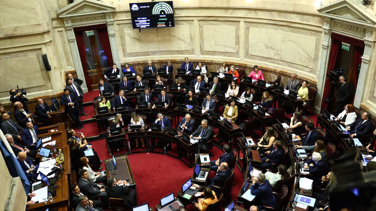 Javier Miele e seus acontecimentos, ao vivo. aprovação da Lei das Geleiras e audiência de documentos judiciais no Senado