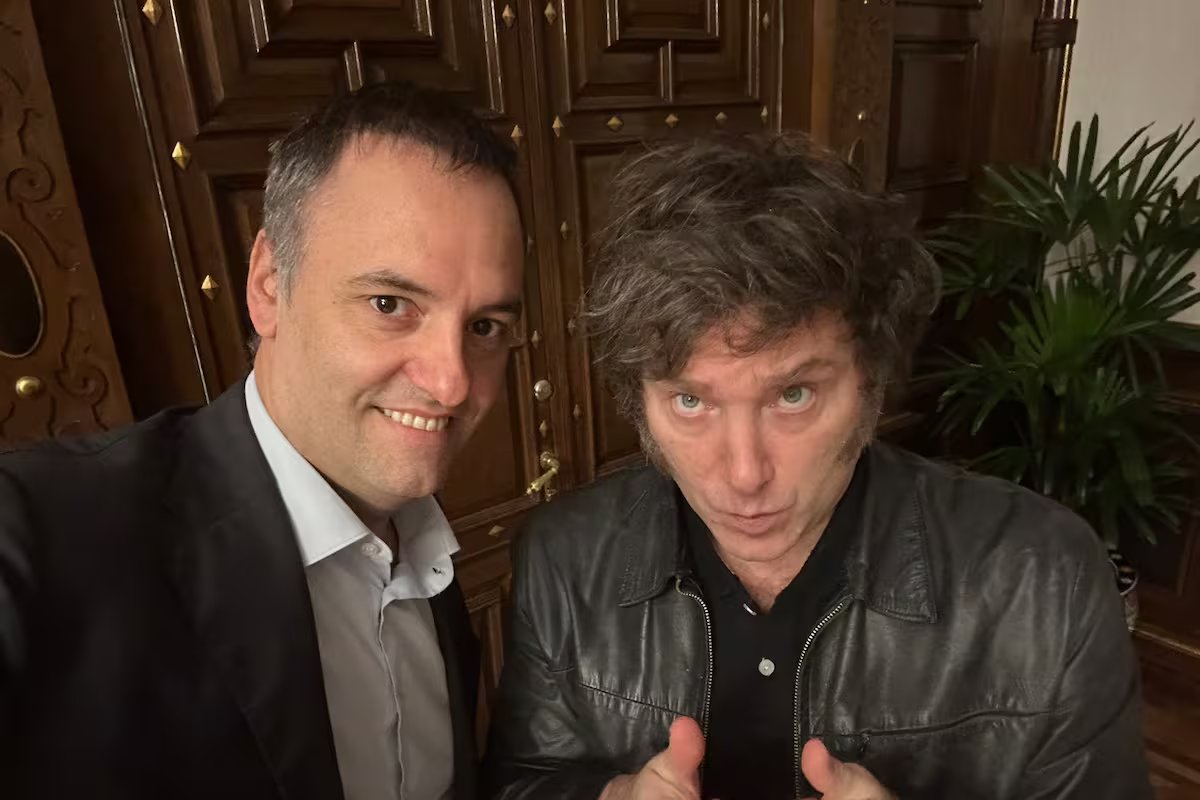 Javier Millei disse que acompanhará Adorni no Congresso e confirmou que buscará a reeleição.