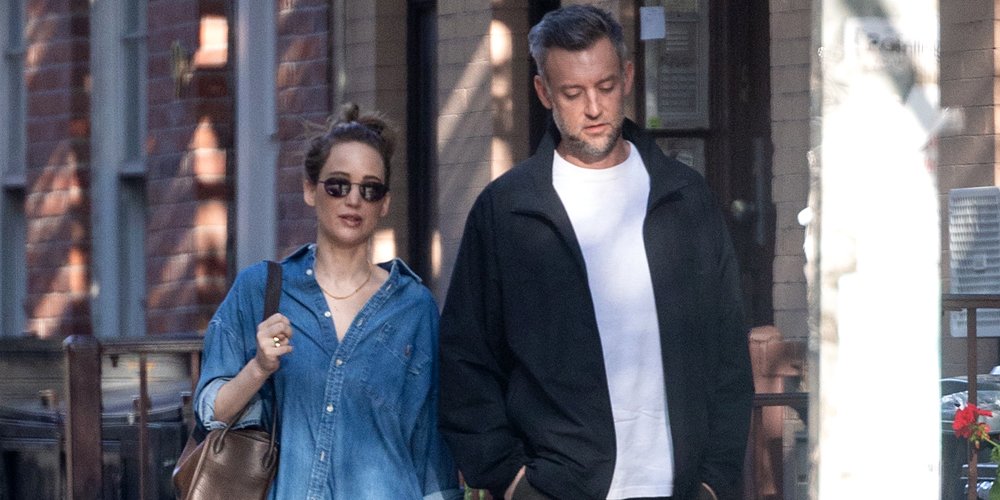 Jennifer Lawrence usa look jeans duplo em passeio em Nova York com o marido Cooke Maroney | Fotos espontâneas, Cooke Maroney, Jennifer Lawrence | Notícias e fofocas sobre celebridades | Entretenimento, fotos e vídeos