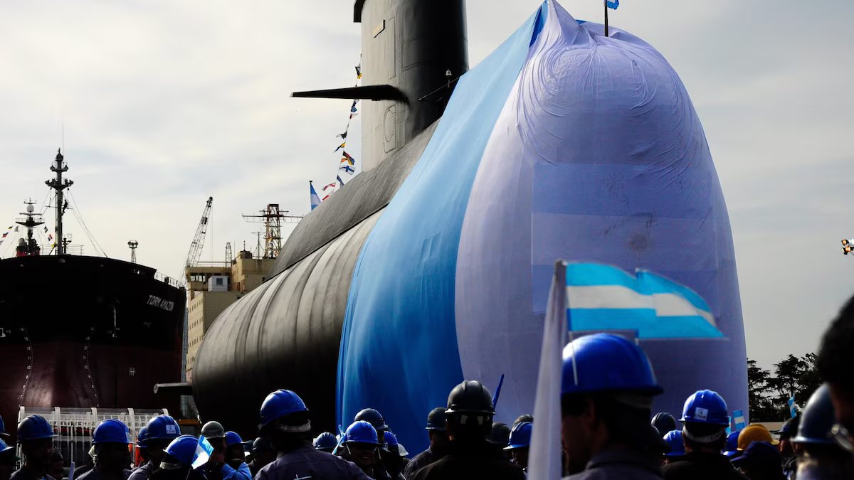 Juízes, promotores e advogados examinarão o submarino gêmeo ARA San Juan