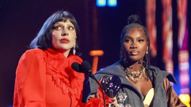 Letra de ‘Runway’: Lady Gaga e Doechii lançam nova música para a trilha sonora de ‘Devil Wears Prada 2’ – Ouça agora! | doechii, Primeira audição, Lady Gaga, Letras, Música, O Diabo Veste Prada, O Diabo Veste Prada 2 | Notícias e fofocas sobre celebridades | Entretenimento, fotos e vídeos