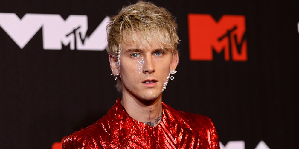 MGK diz que foi banido do TSA PreCheck devido a acusações anteriores de drogas | Metralhadora Kelly, mgk | Notícias e fofocas sobre celebridades | Entretenimento, fotos e vídeos