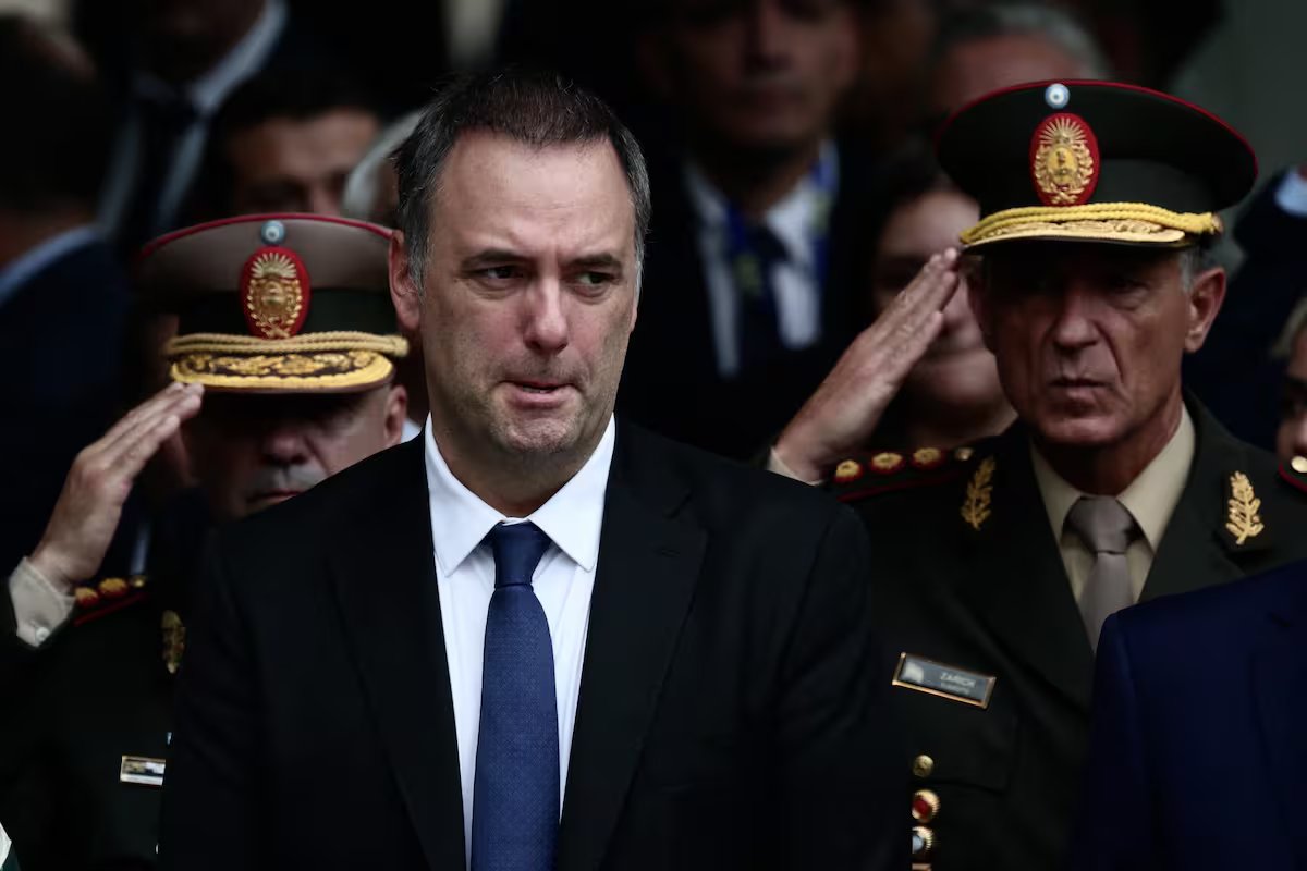 Manuel Adorni evitou responder no relatório escrito sobre os seus bens e escondeu-se atrás da sua natureza “secreta”.