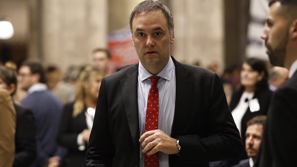 Manuel Adorni no Congresso, ao vivo. a exibição em MPs, minuto a minuto