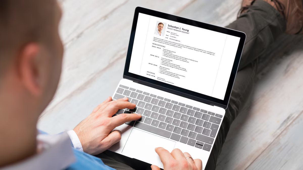 Não é sensato. desta forma, você pode melhorar seu currículo com IA para que ele passe nos filtros ATS e se destaque para os recrutadores.