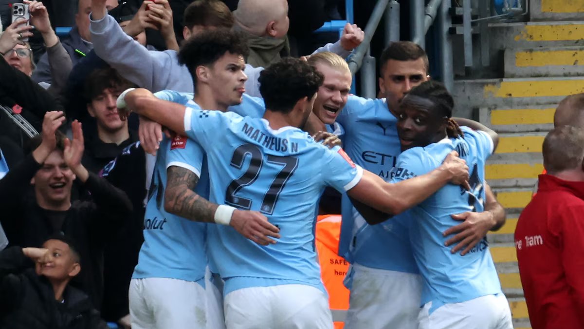 O “Manchester City” derrotou o “Liverpool” com a excelente Holanda. vitória e passagem às semifinais da Copa da Inglaterra.