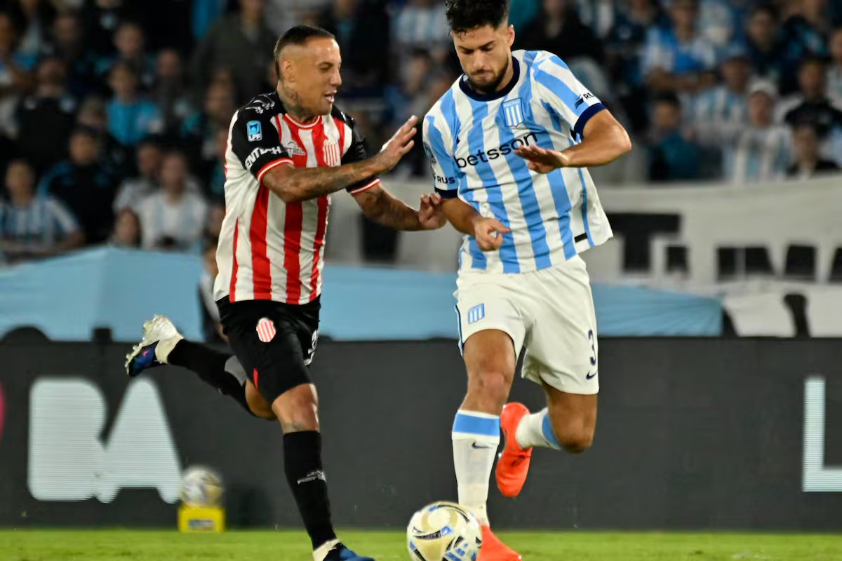 O Racing jogou quase todo o jogo com um homem e venceu, mas não conseguiu segurar o Barracas Central