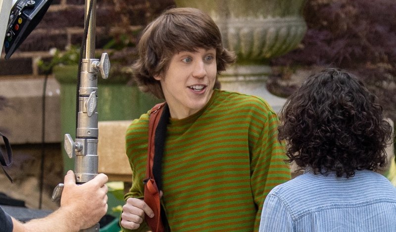 O ator de ‘Scooby-Doo: Origins’, Tanner Hagen, foi visto vestindo a icônica camisa verde de Salsicha durante as filmagens da série prequela | Fotos espontâneas Scooby-Doo Tanner Hagen Television | Notícias e fofocas sobre celebridades | Entretenimento, fotos e vídeos