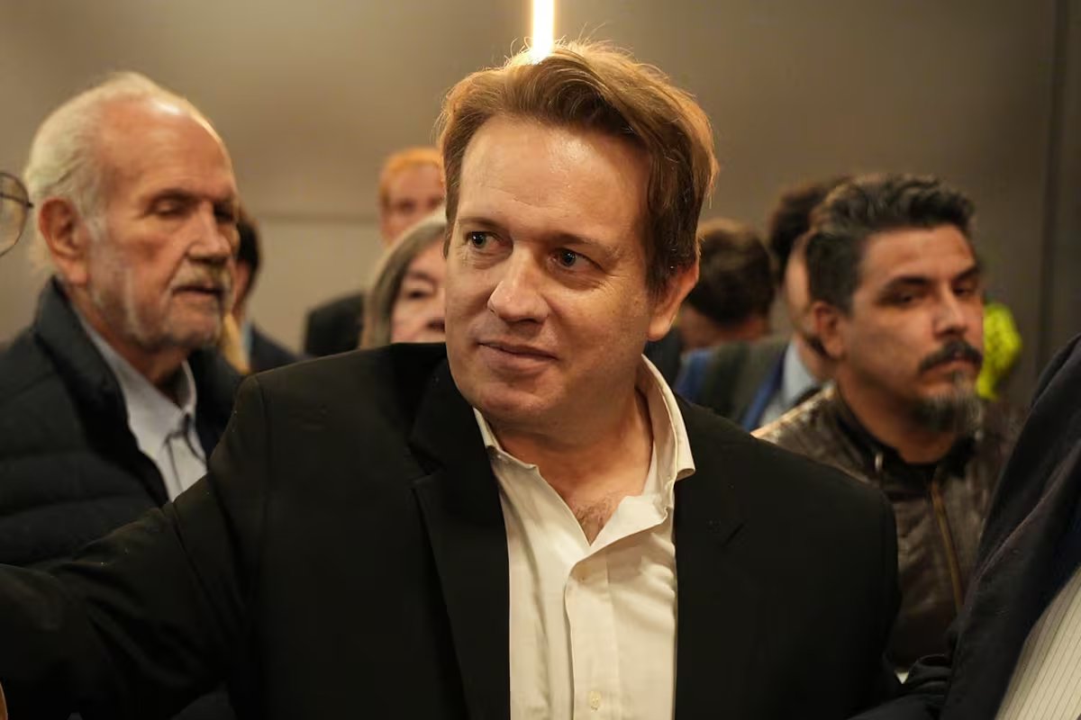 O biógrafo de Millet atacou Manuel Adorni e pediu a sua demissão. “Rogue agarrado ao poder” .