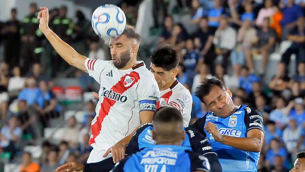 O campeão mundial Pecella, que viveu “momentos sombrios”, voltou após 8 meses e quer recuperar as posições de liderança no River.