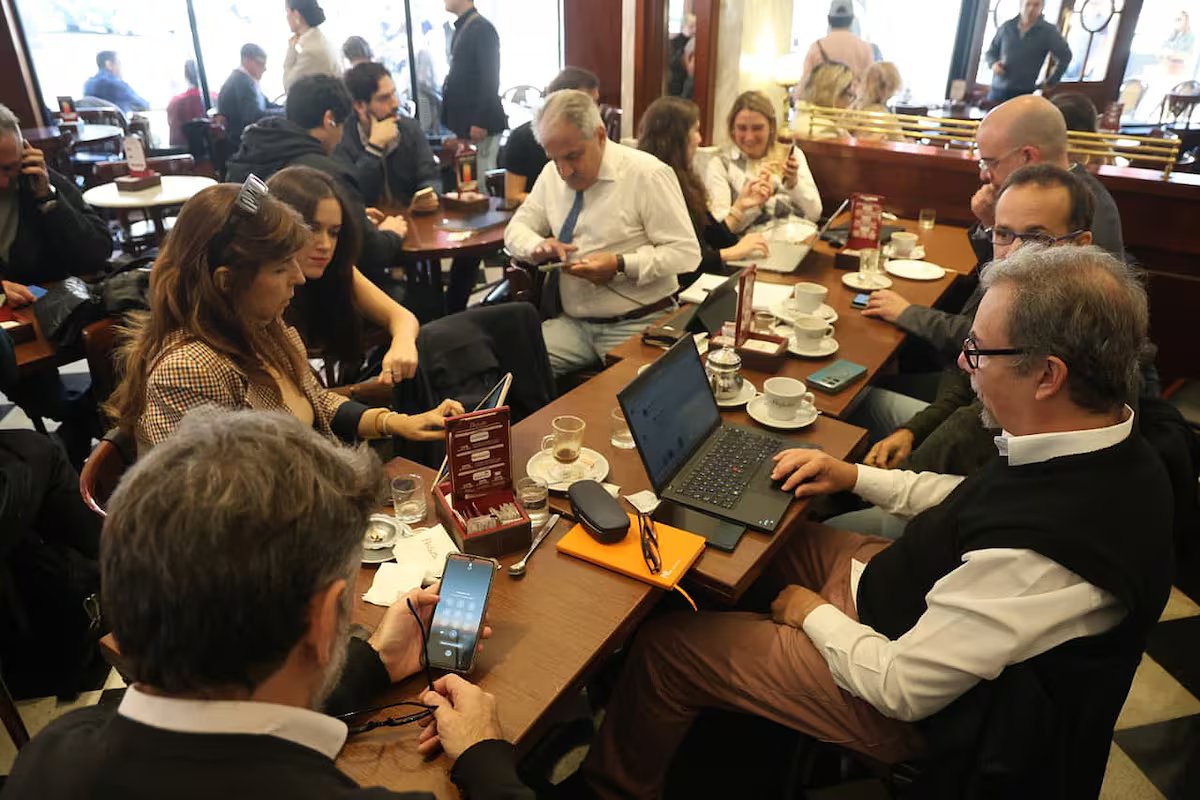 O governo proíbe todos os jornalistas credenciados de entrar na Casa Rosada