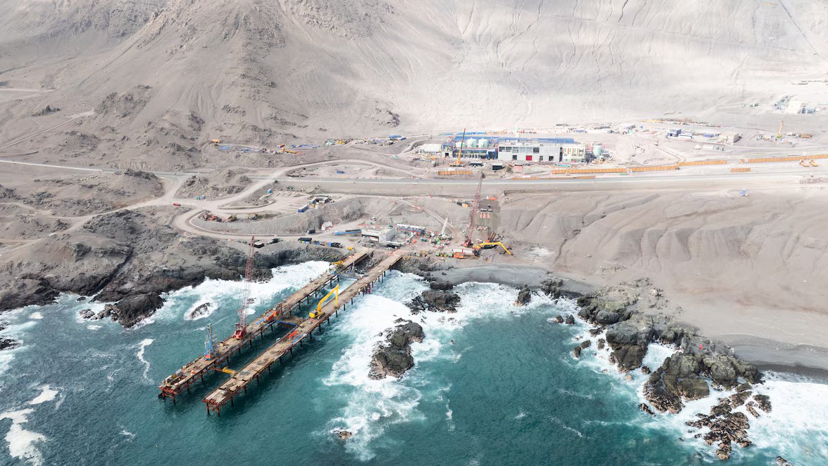 O megaprojeto argentino, que leva água do mar às minas de cobre do Chile, já está em fase final.