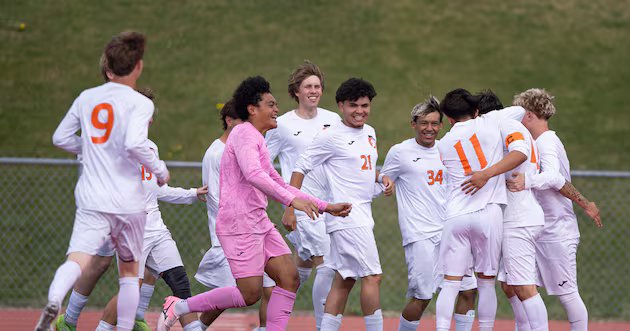 O número 1 Murray se sente bem com o possível título distrital após vitória sobre o Leste – Deseret News