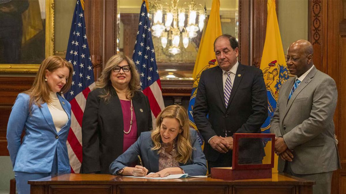 O que diz a nova lei assinada por Mickey Sherrill em Nova Jersey que permite aos enfermeiros prescrever medicamentos?