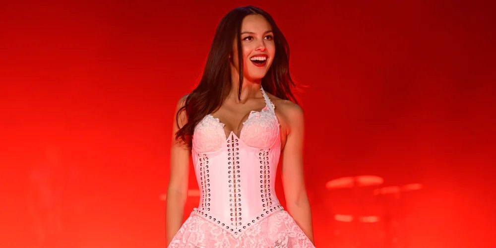 Olivia Rodrigo diz ‘I Cringe, But I’m Free’ enquanto fala sobre amor, namoro e novo álbum – Just Jared – Celebrity News & Gossip