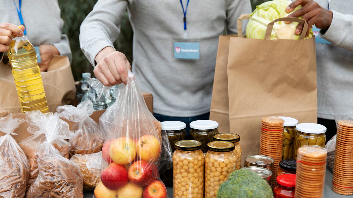 Onde eles entregam alimentos frescos gratuitamente durante a semana de 6 a 12 de abril de 2026 em Chicago