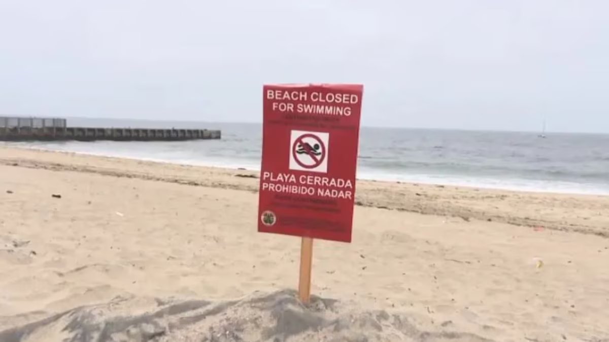 Perigo em Los Angeles. Até 4 de abril, a natação e o surf estão proibidos em diversas praias devido a bactérias.