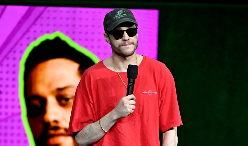 Pete Davidson mostra o progresso da remoção de tatuagens com os braços nus no CinemaCon 2026 | 2026 CinemaCon, cinemacon, David Leitch, Pete Davidson | Notícias e fofocas sobre celebridades | Entretenimento, fotos e vídeos